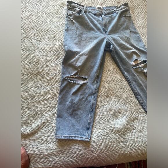 Abercrombie & Fitch The Mom High Rise Light Wash Distressed Capri Jeans Sz 35/20 - Picture 4 of 8